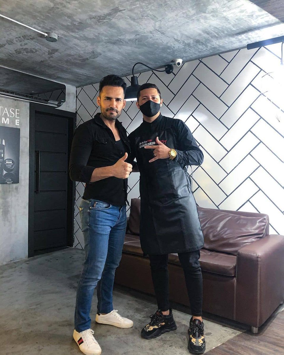 FabianRiosFC_NJ's tweet photo. #Repost @cristiannoficial_ 

Un placer poder ofrecerte mis servicios @fabianrioss la satisfacción de mis clientes es lo más importante🙌🏼✌🏽 

#barberosdelmundo #barberos#ñ #barbershop https://t.co/UU4KUaCxy5