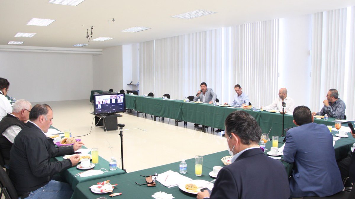 cceemich's tweet photo. Previo a reunión que entablaremos con la Secretaria de Economía del @GobiernoMX, @tatclouthier, integrantes de este organismo nos reunimos para platicar y acordar puntos que trataremos este 26 de marzo con la funcionaria federal. https://t.co/OCy5TOAWuZ