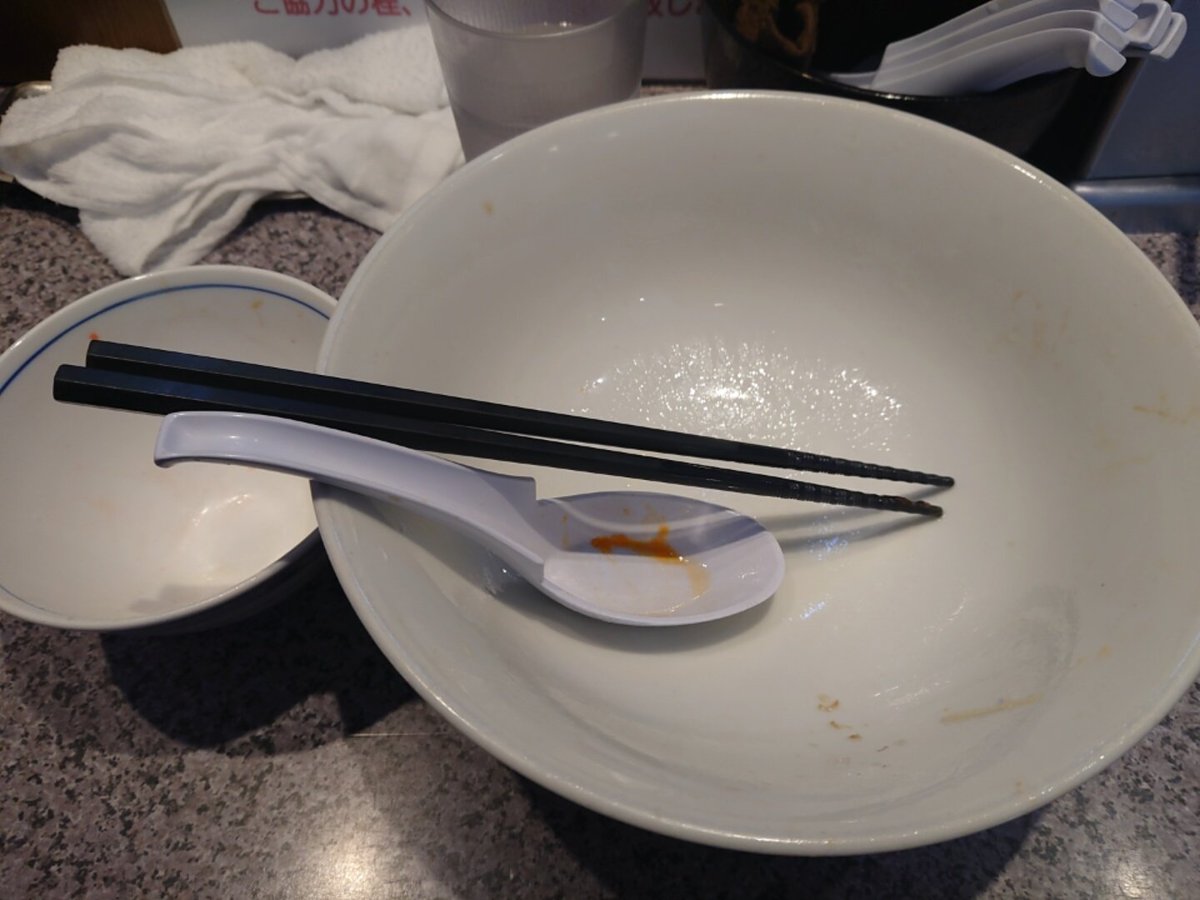 _satokatsu_'s tweet photo. 手打中華蕎麦亀庵＠蒲田 特製手打中華蕎麦（塩）+めんま飯（炙りチーズ牛丼）手打縮れ太麺は磐石のブリンブリン食感 ��ープは魚介先行のトロンと滑らかな塩 限定の「こいたま」は味も半熟もレベチ👍️ 拘りの各種具材も含め オールパーフェクトに美味い一杯はKKフィニッシュ然り ごちそうさまでした☆ https://t.co/PjiIxDkoP0