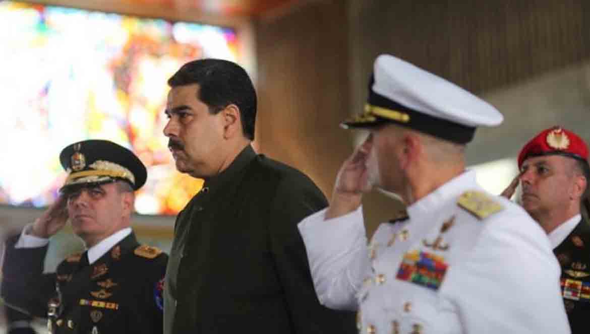 SaverioVivas2's tweet photo. ¡¡¡Con vista al culpable saaaaa-ludo!!!!
🇻🇪👮👮👮👮👮👮👮👮👮👮
#HumorMilitar https://t.co/cjMrB9QU0A