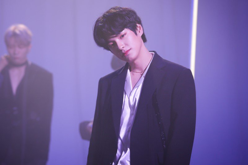 VICT_ONtwt's tweet photo. ⠀ ، 🌌 : 𝖭𝖾𝗐 𝖶𝗈𝗋𝗅𝖽 𝗐𝖾 𝖺𝗋𝖾 𝗩!𝗖𝗧/𝗢𝗡 — '𝗡𝗼𝘀𝘁𝗮𝗹𝗴𝗶𝗰 𝗻𝗶𝗴𝗵𝘁' | MV PHOTO BEHIND. #DÁNAE #HANAKO #LUYAN #DEVAK https://t.co/7drqmxxChN