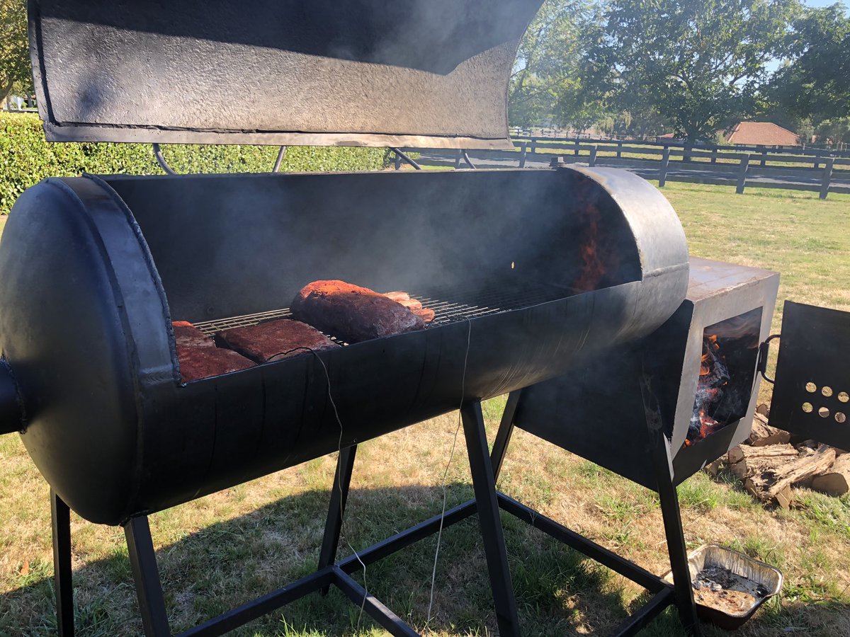 TomBuck25257679's tweet photo. Been an absolute pig of a week so far and it’s only Wednesday 😩😔. To make it worse my folks are being sent home to the UK after not being granted another extension on their visas so im having a cook up on the smoker. Rib eye rack and short ribs. Hope it works out ok!!! https://t.co/ihTnL7e75n