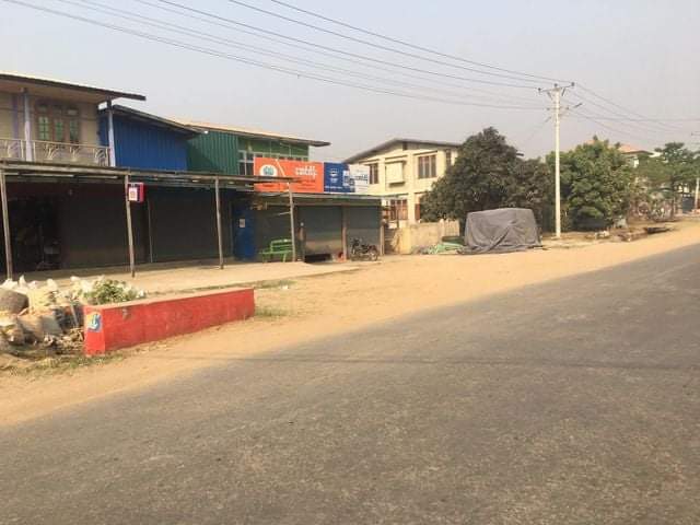 Byun_Sori6104's tweet photo. People from Kyun Hla,Sagaing protest silently by shutting down markets, shops and stores !!!

SILENCE REVOLUTION 

#WhatsHappeningInMyanmar
#Mar24SilenceStrike https://t.co/5VkV6Rm8XK