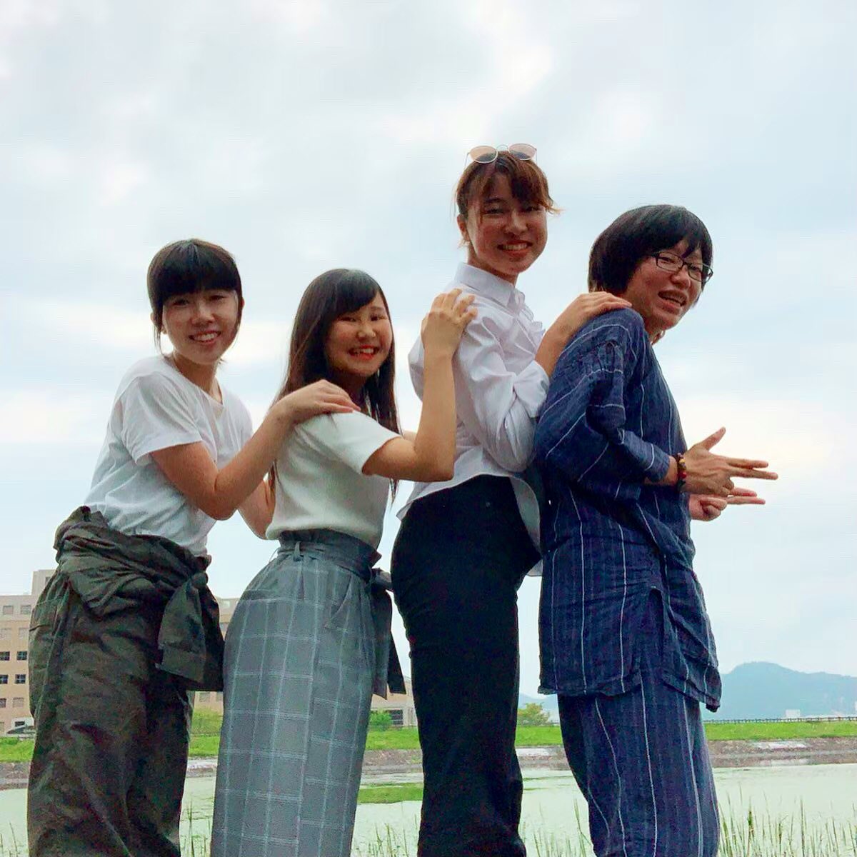 Wu7m5Ut98v42yu8's tweet photo. 《見どころ》
サングラスで表情は見えづらいですが、その目には熱いものが宿っていて、小さな役ながら、ストーリーにアクセントを加えられていると思います！玉木のクールで熱いところと共に、是非作品をお楽しみいただければと思います♪ https://t.co/3fEp51ZEuJ