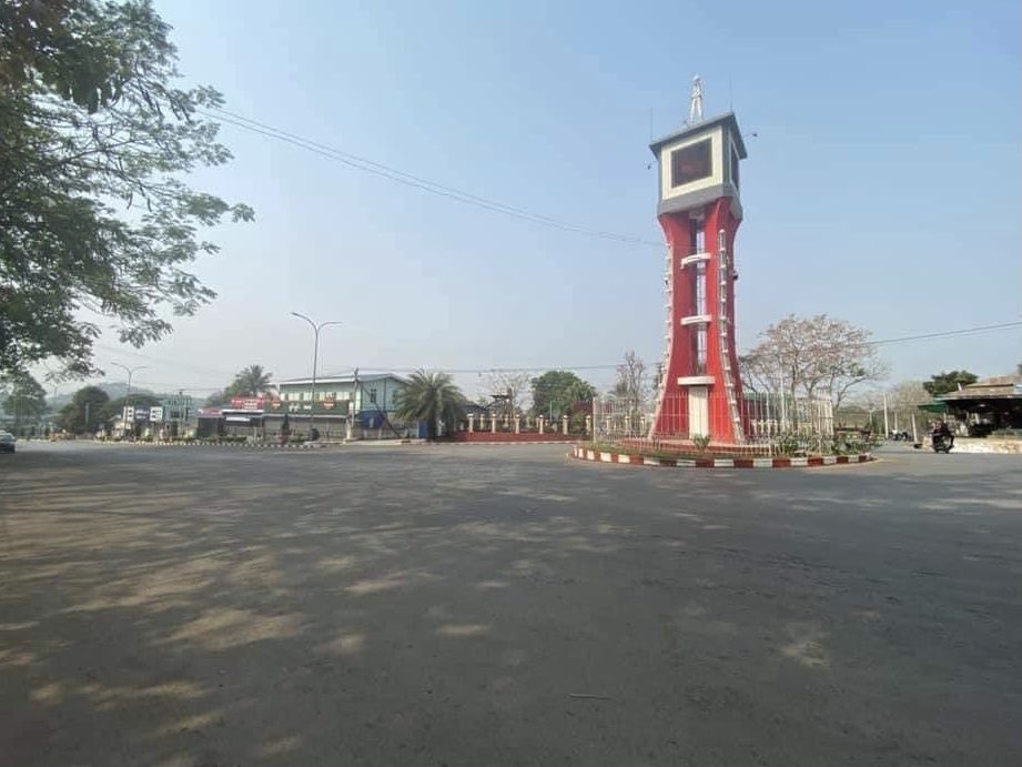 ‘Silence Strike’ in Myanmar to protest against the coup - another way people are showing opposition without getting shot. #WhatsHappeningInMyanmar pictures from Khit Thit Media