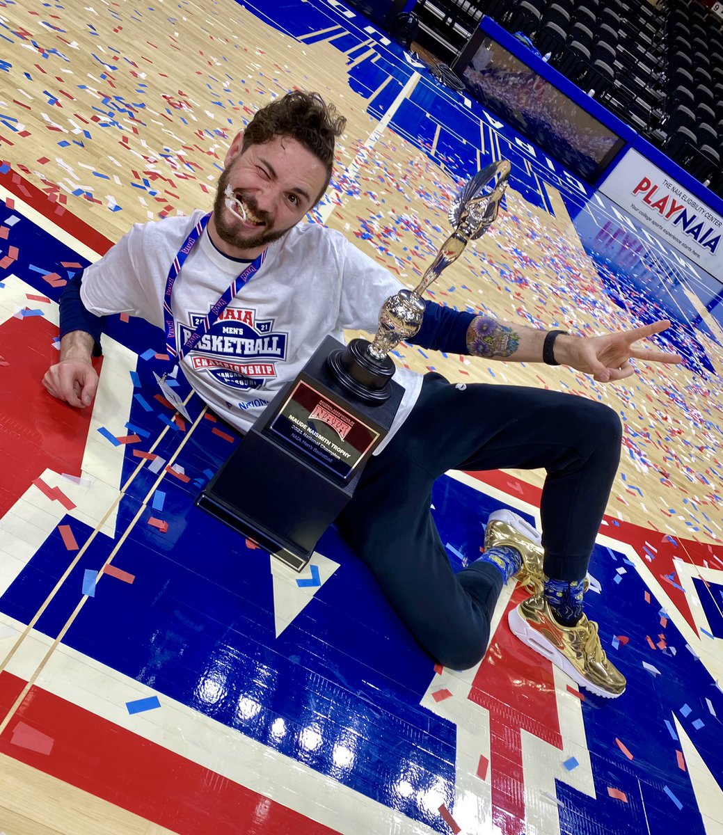 LEVI__RR's tweet photo. NATIONAL CHAMPS! Congrats to @ShawneeStateMBB! Proud to work alongside such a great group of people. I’ll remember this ride forever 💙🐻🏆 https://t.co/iVx880VGGb