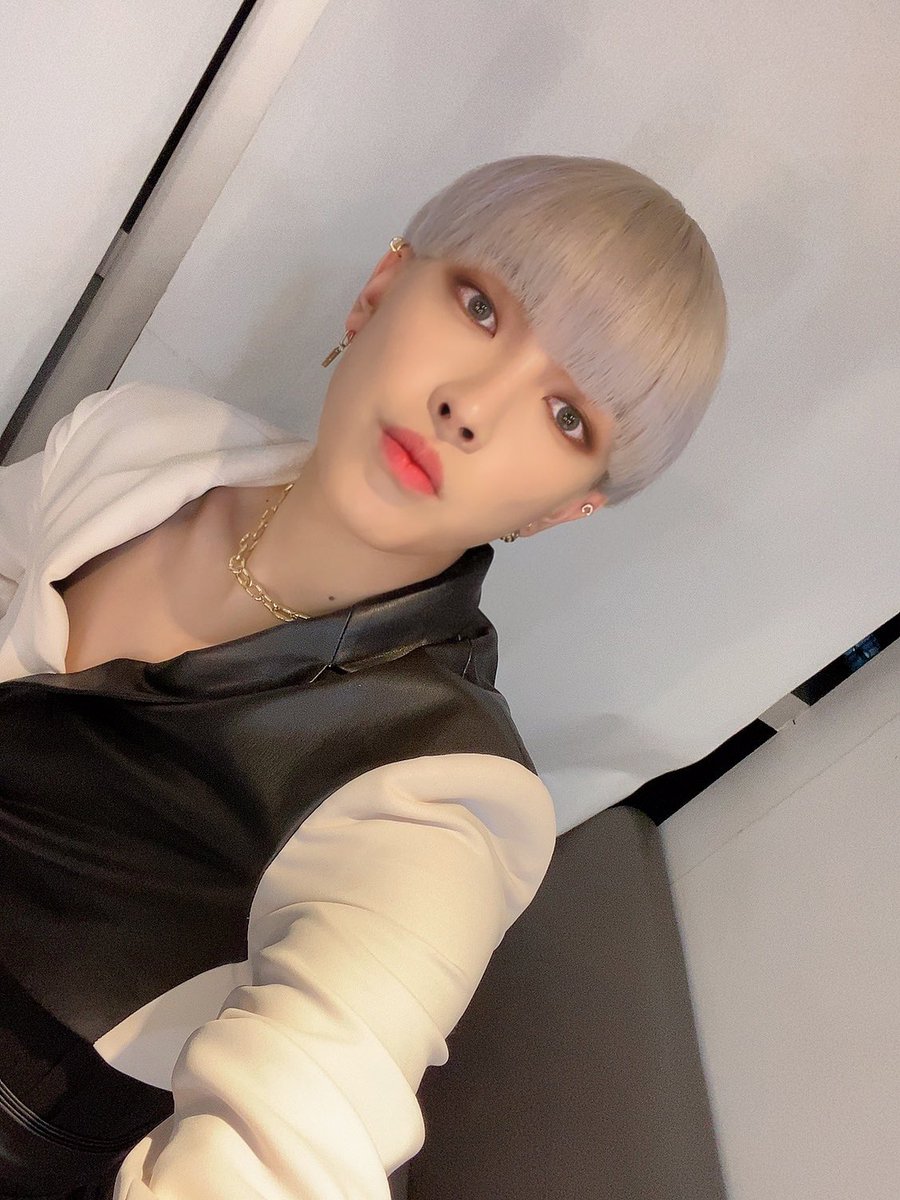 ATEEZofficial's tweet photo. [#홍중] 😘😘😘
#ATEEZ #에이티즈 https://t.co/JWXgAIqKty