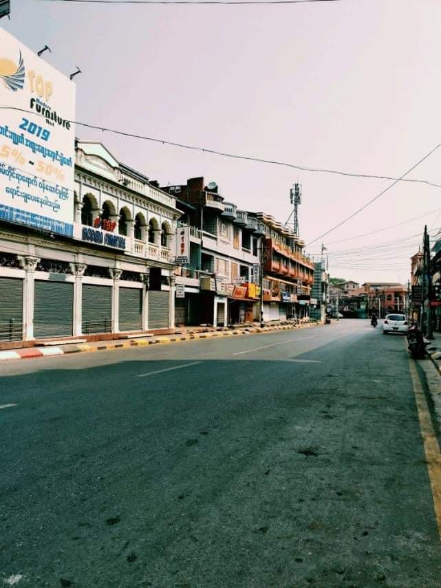 AKMyat274's tweet photo. People from #PyinOoLwin, #Mandalay Region protest silently by shutting down all markets, shops and stores.
SILENCE REVOLUTION 
#WhatsHappeningInMyanmar
#Mar24SilenceStrike https://t.co/vC52MsnzAS