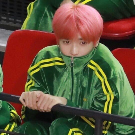 tyongtokyo's tweet photo. o taeyong tava a coisinha mais fofa nesse dia https://t.co/RxurhLLtcf