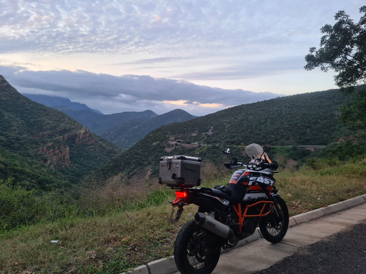 ted_pops's tweet photo. I got soaking wet yesterday but it was one of the best rides I've ever had.
#KTMReadyToRace 
#ReadyToRace 
#TeamKTM
#FastKTM
#TheOrangeArmy 
#MyBikeMyRideMyLife https://t.co/g6AeFj2zKj