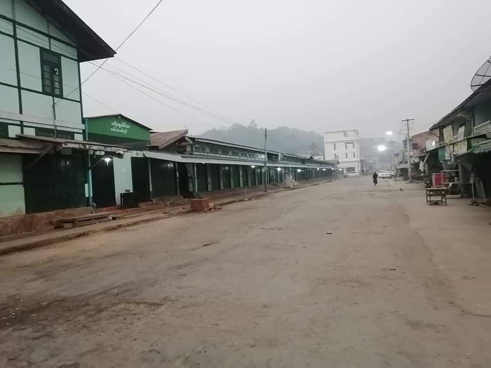 Small KyoukMé city is showing how they are united against dictatorship. No one, no car, no shop is seen, terrifyingly silent.
SILENCE REVOLUTION 
#WhatsHappeningInMyanmar
#Mar24SilenceStrike