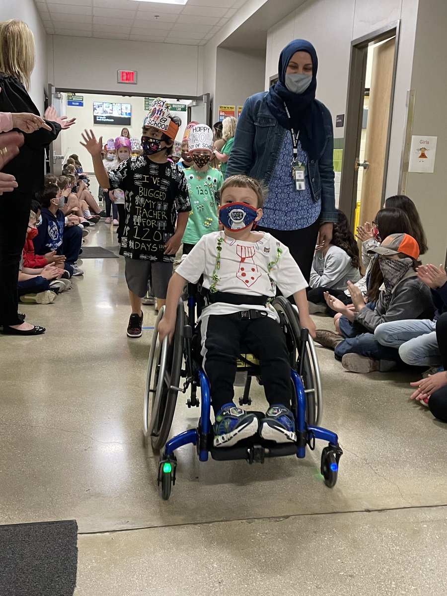 🎉 Who doesn't love a parade? <a href="/FabraElem/">Fabra Elementary School</a> First Graders held a parade this week to celebrate the 120th day of school. They were decorated with 120 items for each day completed this year. Our students have had a fantastic year and we love to celebrate with them! 🎉