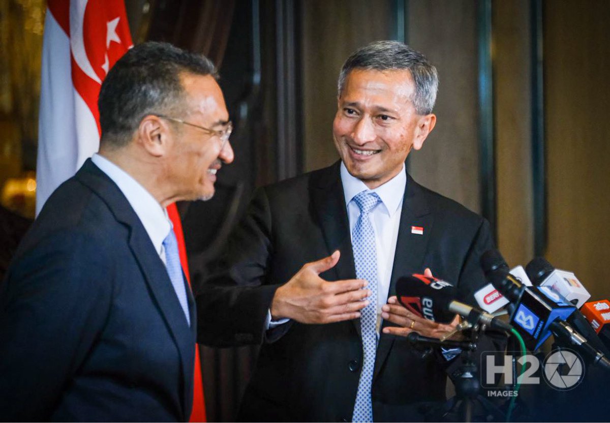 H2O_Images's tweet photo. Dato' Seri @HishammuddinH2O  sharing a lighthearted moment with 🇸🇬Singapore Foreign Minister, H.E Dr. @VivianBala at a Press Conference held during the latter's Working Visit to Malaysia on 23 March 2021.

📸 @shaifulbahareenahmad / Shaiful Bahareen Ahmad https://t.co/fOKx4QC75T