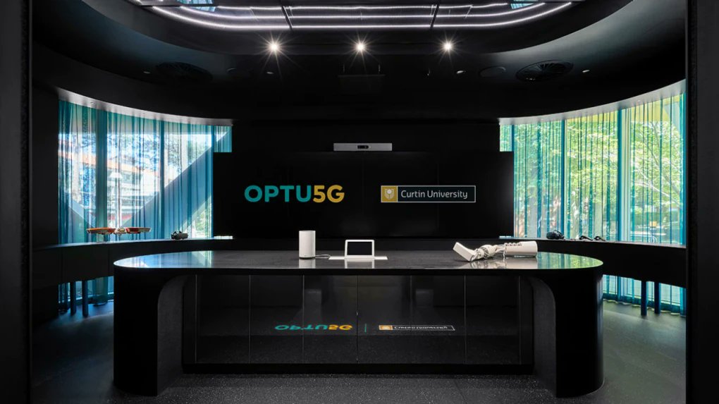 deon_liebenberg's tweet photo. Our new #5G lab at @CurtinUni is opening soon! Here I take a sneak peek at the space that will be a game-changer for 5G research &amp; innovation. An exciting collaboration that will explore 5G’s potential benefits for society &amp; enterprise. #5Gforenterprise
https://t.co/WDkWvczbqJ https://t.co/DGbalBsLGn