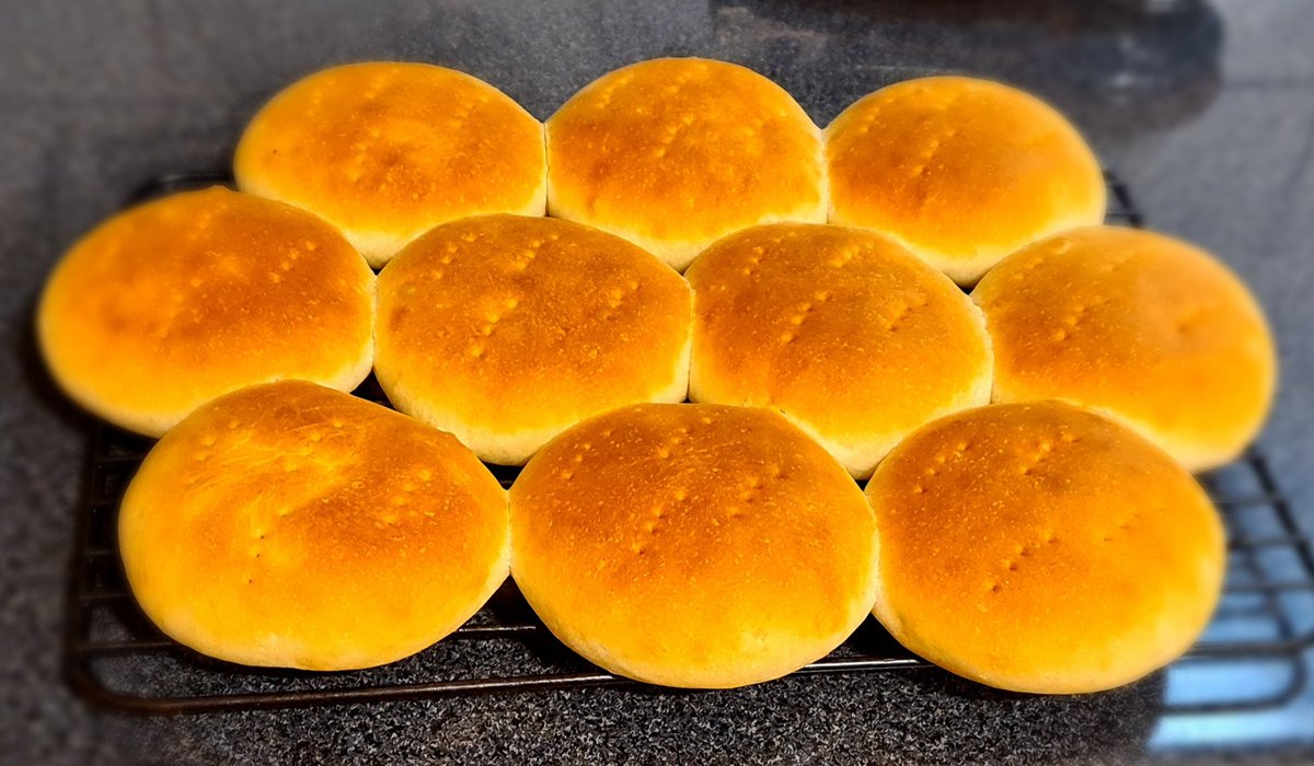patriciopoblete's tweet photo. Pan amasado (Chilean kneaded bread) #ICANNchef https://t.co/XefQVGvnA2