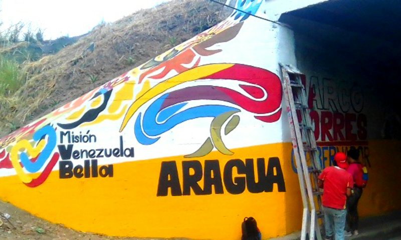 UbchCarmelinaB's tweet photo. En desarrollo del gobierno de Calle enmarcado en la @MVzlaBella afianzando la gestión de nuestra Alcaldesa @MarisselaPSUV  Integrantes de la #Jpsuv continúan las jornada de Embellecimiento con murales y paisajismo en el túnel de la entrada al sector Flores #ActivosContraElVirus https://t.co/0QhsPuY7Xs