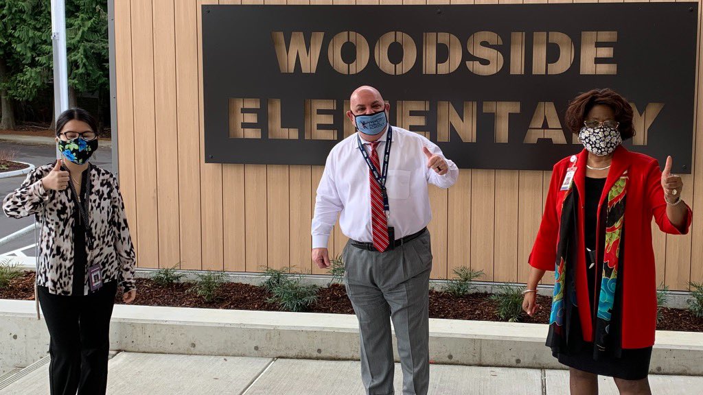 BettyCobbs3's tweet photo. Everett Superintendent, Dr. Saltzman stops by Woodside to say hello and check on the construction project. https://t.co/C3b9QHmRhz
