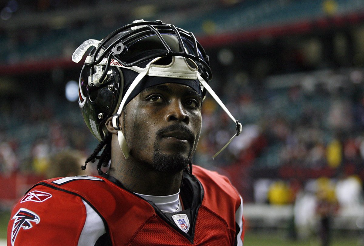 CBSSportsHQ's tweet photo. Is there any doubt that Mike Vick is THE best running QB ever?

Vick STILL HOLDS these NFL records:

- Career yards per carry (7.0)*
- Career rushing yards by a QB (6,109)

*Minimum 750 attempts https://t.co/MXTfhrHR6Q
