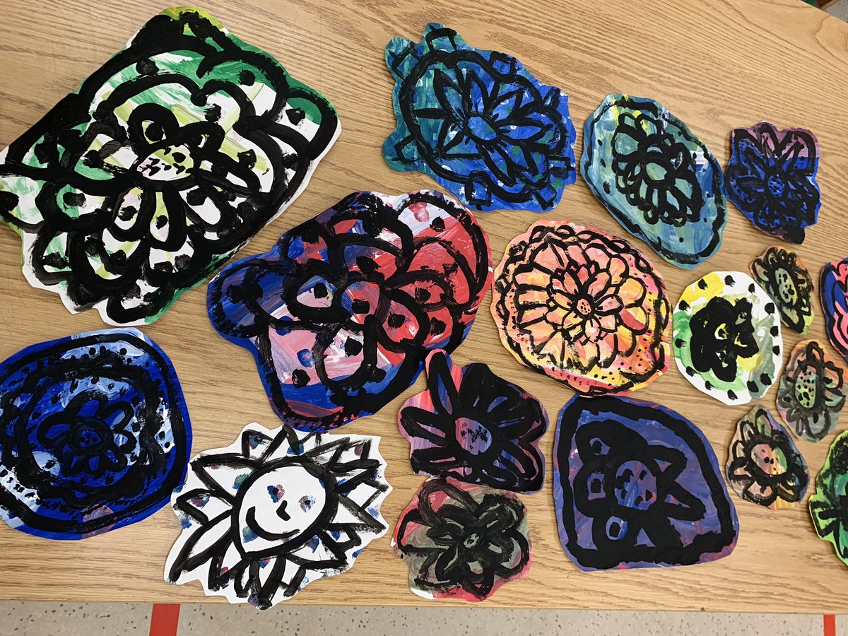AmyDrost5's tweet photo. Spring has sprung in the Art room. 1st grade painted paper flowers idea from @mrsgreenartartbaby #mveaglestrong #mves @ECSDLeadMVES https://t.co/KXR4CfCEvI