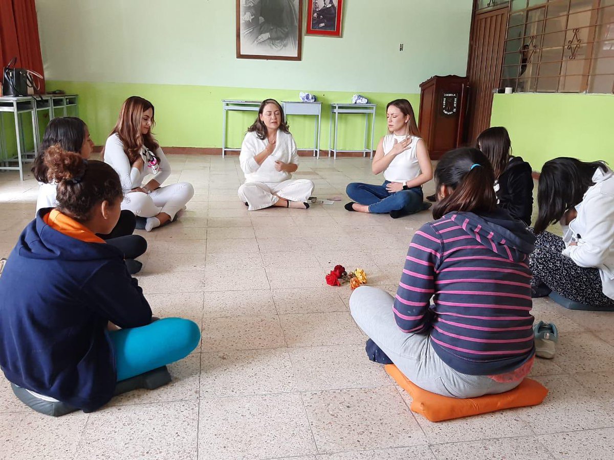 mishelmanchenok's tweet photo. #Quito📍1er. Taller de empoderamiento y conexión femenina para niñas y adolescentes en situación de extrema vulnerabilidad, articulado entre @InclusionEc #GrupoCID @EmpoderarteCorp 

Hoy participaron las niñas de la Unidad #MercedesDeJesúsMolina

#ViveMujer2021💜

@TaianoVicente2 https://t.co/6BXKT01qTM