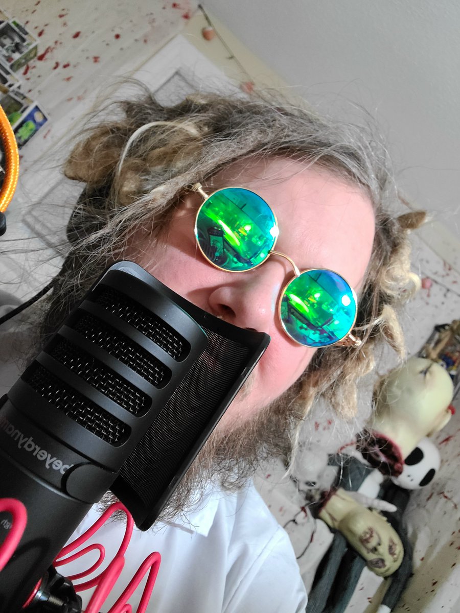 OlCrazyJs's tweet photo. What would you do if you saw this peering at you from behind a microphone?

The lab coat is coming out and the glasses are back with messier hair then before? BUY A COMB YOU DIRTY HIPPIE! https://t.co/vW7Y0z4gsd