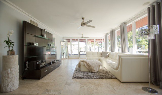 VIPproperties's tweet photo. 🏡 645 North Shore Drive, Miami Beach⠀
💰 $2.599M
🛏 4 Bed, 3.5 Bath, Pool, Jacuzzi
📐 2,441sf Living, 11,050sf Lot
🌊 65ft Water Frontage
🏡 Open House • Sat, March 27th, 2pm to 5pm
.
#miamibeach #florida #miamihomes #miamiwaterfront #miamiopenhouse #miamibeachopenhouse https://t.co/wI79ti67gk