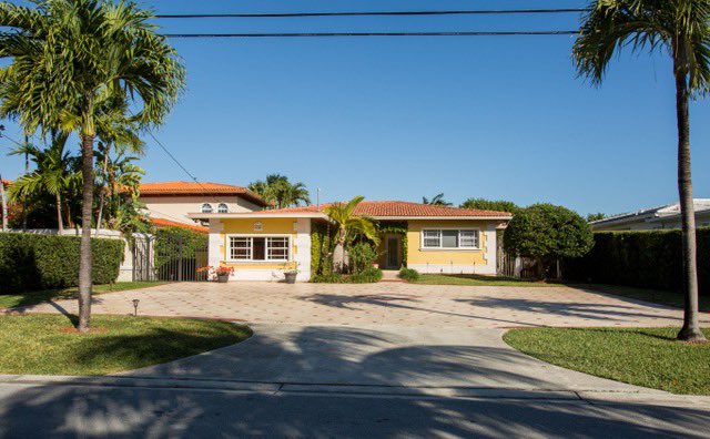 VIPproperties's tweet photo. 🏡 645 North Shore Drive, Miami Beach⠀
💰 $2.599M
🛏 4 Bed, 3.5 Bath, Pool, Jacuzzi
📐 2,441sf Living, 11,050sf Lot
🌊 65ft Water Frontage
🏡 Open House • Sat, March 27th, 2pm to 5pm
.
#miamibeach #florida #miamihomes #miamiwaterfront #miamiopenhouse #miamibeachopenhouse https://t.co/wI79ti67gk