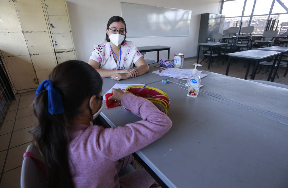 EnriqueAlfaroR's tweet photo. Esta pandemia no ha sido fácil, pero vale toda la pena del mundo esforzarnos al doble, al triple si es necesario, para regresar a clases presenciales sin bajar la guardia. De corazón, gracias a cada familia, docente, personal administrativo y estudiante que lo ha hecho posible. https://t.co/K4WDilWihQ