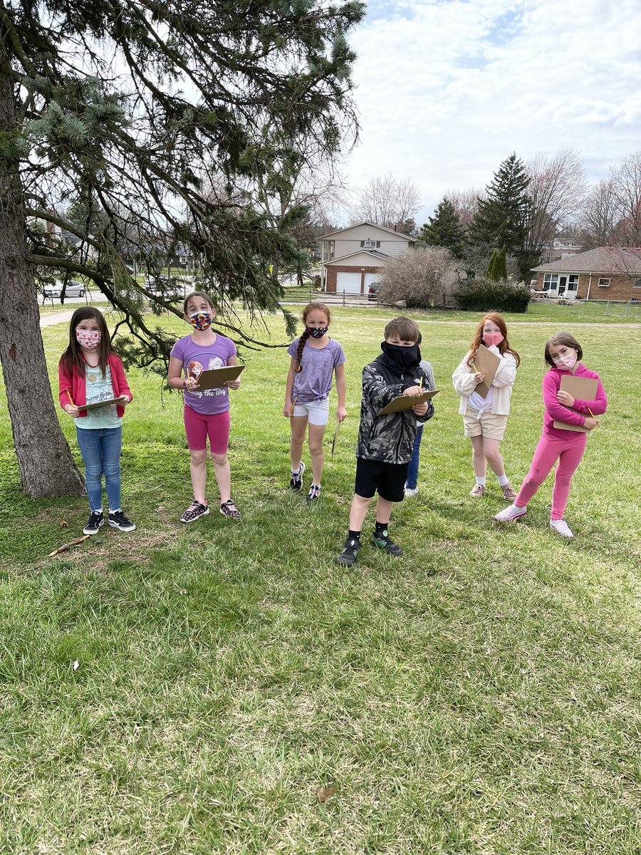 sfreysummit's tweet photo. The students completed a nature scavenger hunt for Take Time Tuesday. Thanks for the idea @beescounselor ! @summitbees #wearefhsd #beestweet https://t.co/ZIwFGY3DCH