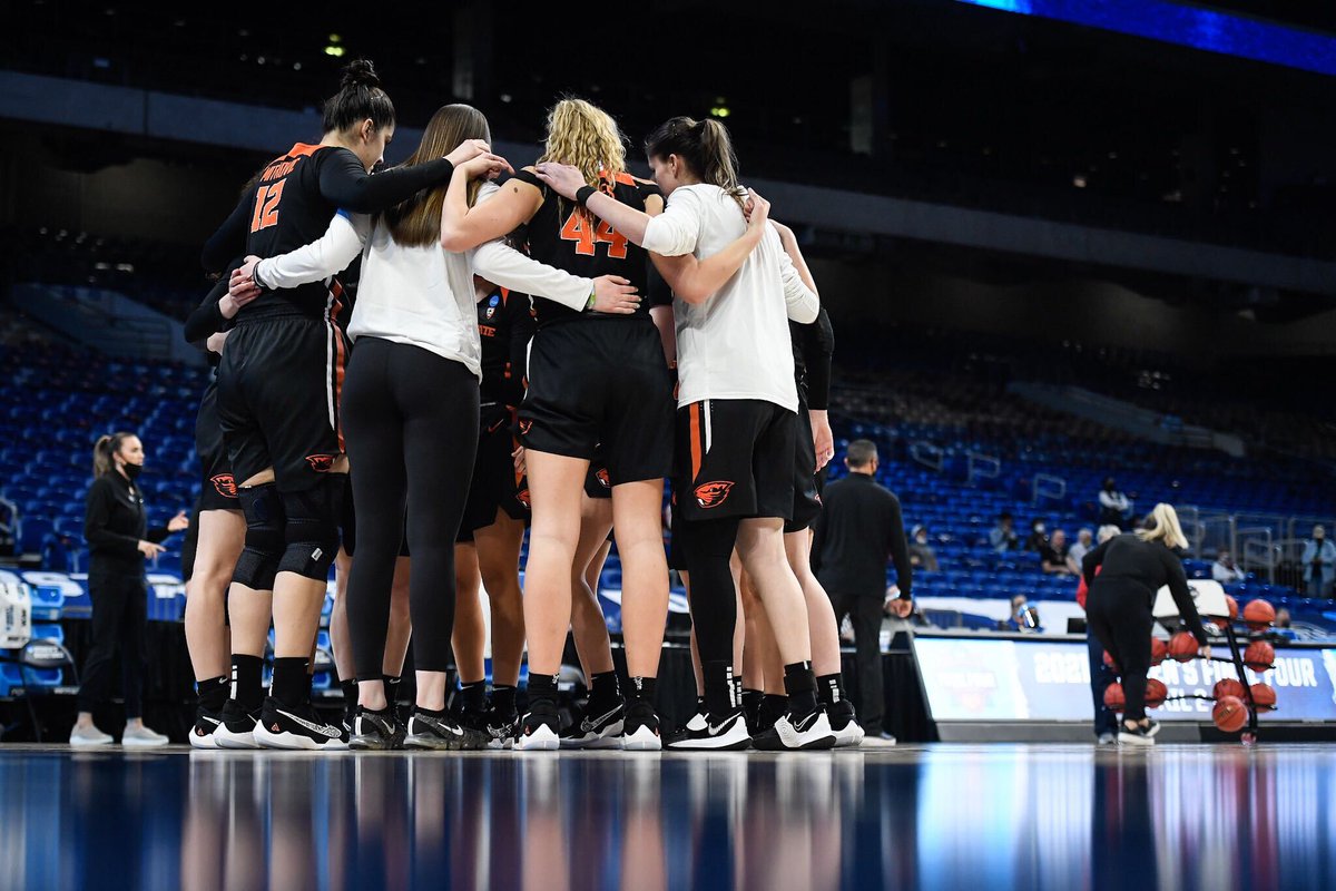 BeaverWBB's tweet photo. In a year unlike any other, we fought, we laughed, we cried, we learned and we overcame. 

And we did it all together. Thank you, #BeaverNation.

🧡🖤

#WeAreFamily x #GoBeavs https://t.co/wuH6TQd29U