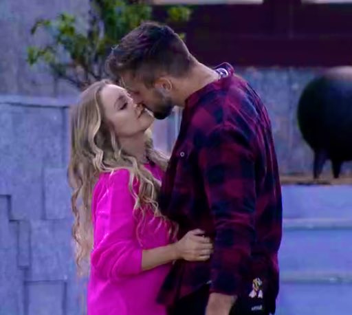 oxiiidani's tweet photo. JÁ DEU CERTO PITICA 💜

#FICACARLA https://t.co/psEBeGbAeq