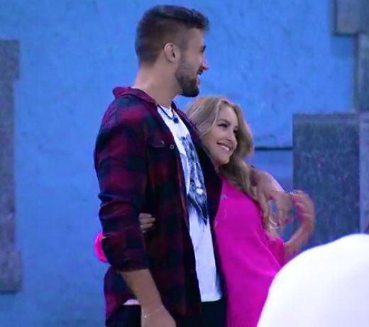 oxiiidani's tweet photo. JÁ DEU CERTO PITICA 💜

#FICACARLA https://t.co/psEBeGbAeq