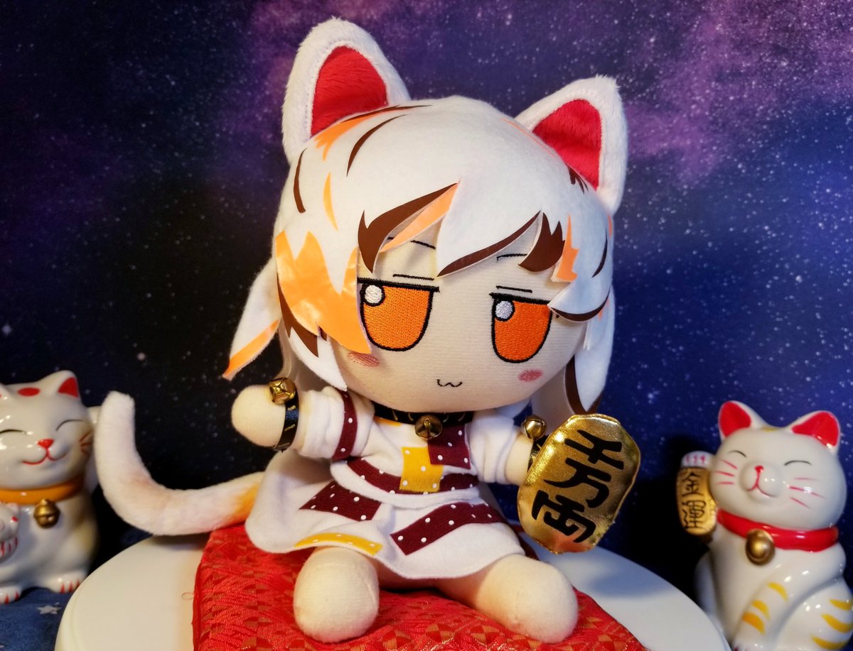 Yumemimeme's tweet photo. Oh!

The cat from Touhou 18 is now a fumo!

Her right paw is raised, will you pat her on the head? https://t.co/RWqLoHg3n0