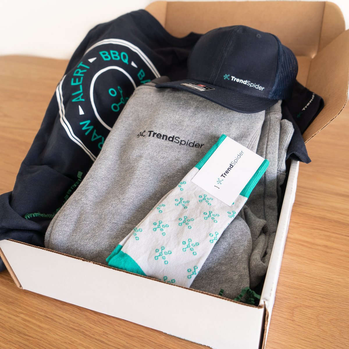 TrendSpider's tweet photo. TrendSpider Swag On Sale Now 🚨🔥

VERY LIMITED inventory &amp; sizes available. If you want one, grab it!

Shop: https://t.co/XCXprVKu39

#tradinggear #stocks #crypto https://t.co/0Opp3JHP5z