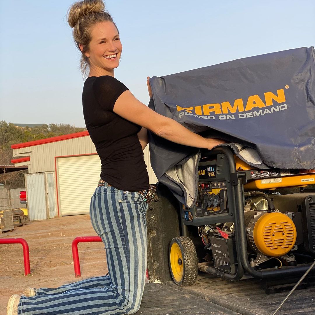 FIRMANPower's tweet photo. When you need to work, you find a machine that will always be there for you. Just ask @themostwantedlist! 🙌
.
.
.
#everygeneratortellsastory #firman #powerondemand #generator #firmanpowerequipment #firmangenerators #arizona #FirmanGenerator  #getoutside #gorving https://t.co/3K3BrlAWxI