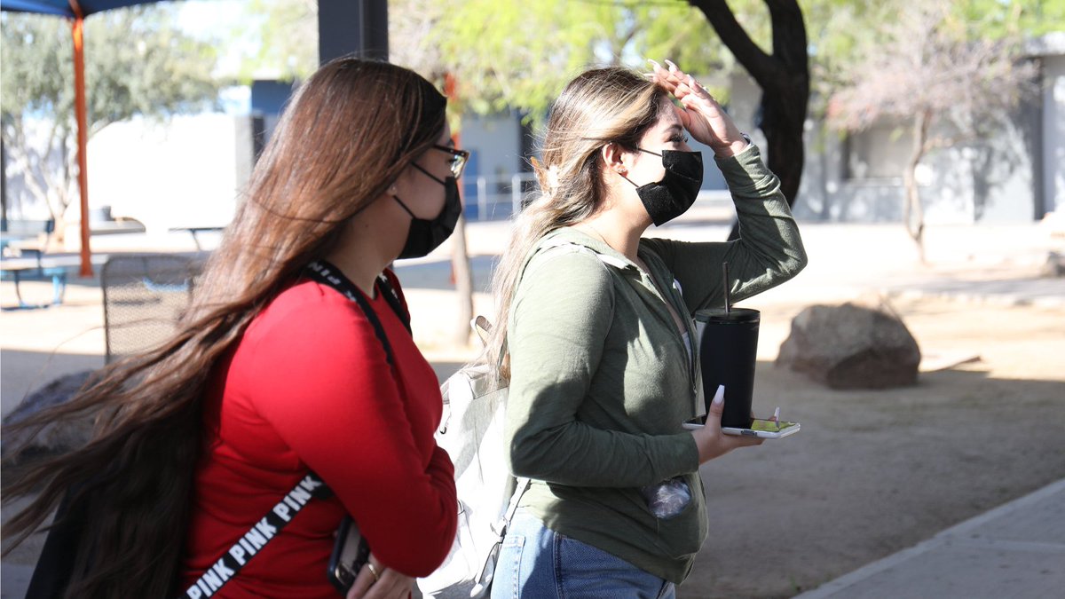 PhoenixUnion's tweet image. #PXU Sophomores, we're excited to welcome you back to campus tomorrow! If you chose virtual, you'll continue to learn online. Remember to wear a mask &amp;amp; follow all safety protocols. Wed. is a District late start &amp;amp; classes will begin at 11a. #ThisIsWhoWeAre #WelcomeBackWeek ❤️☀️