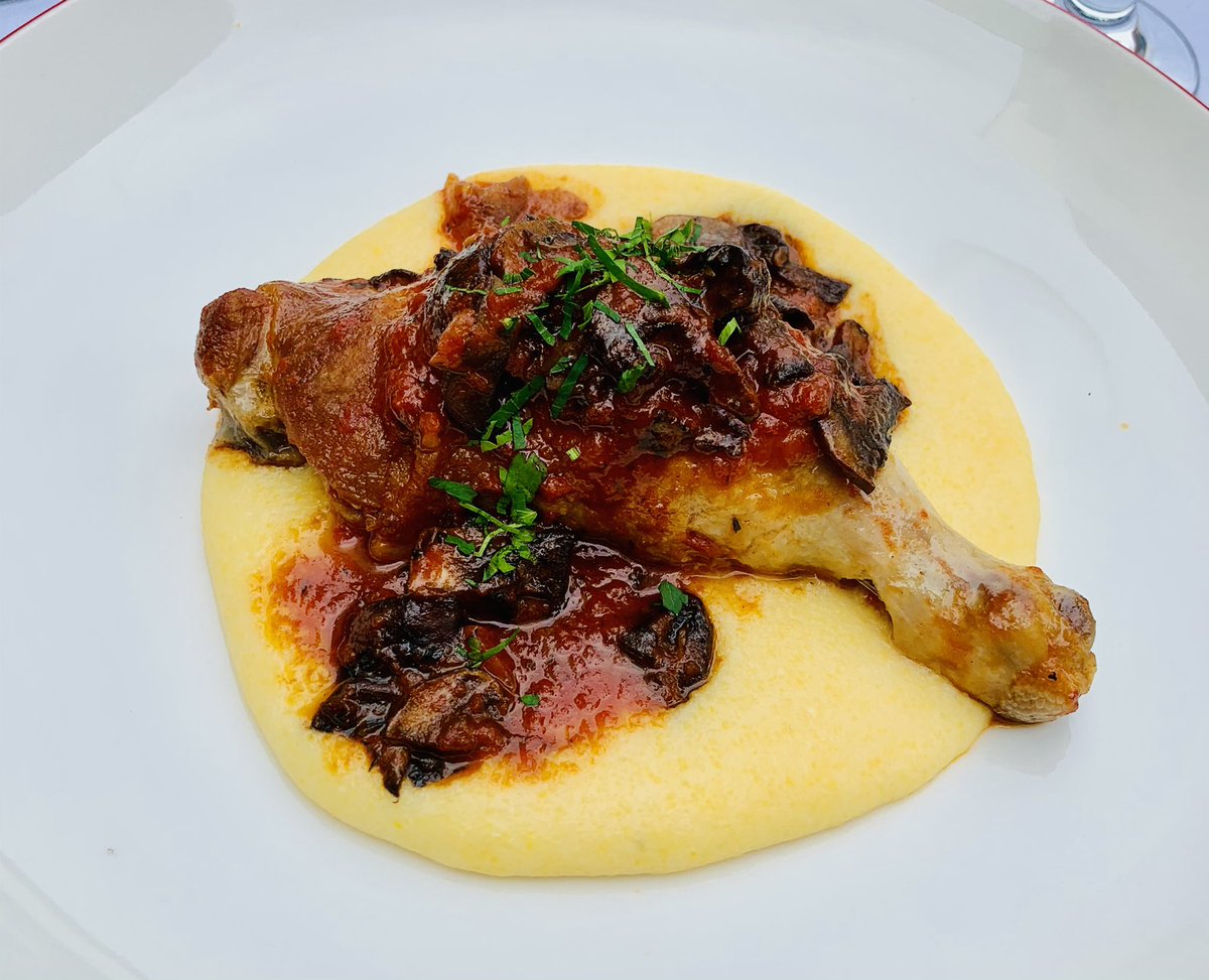 TheFoodie8's tweet image. #PolloAllaCacciatora
#ButtonMushrooms #Tomatoes #RedWine #CreamyPolenta #EatPGH #TrueCooks #ThatsAmore 🍗🍅👌
