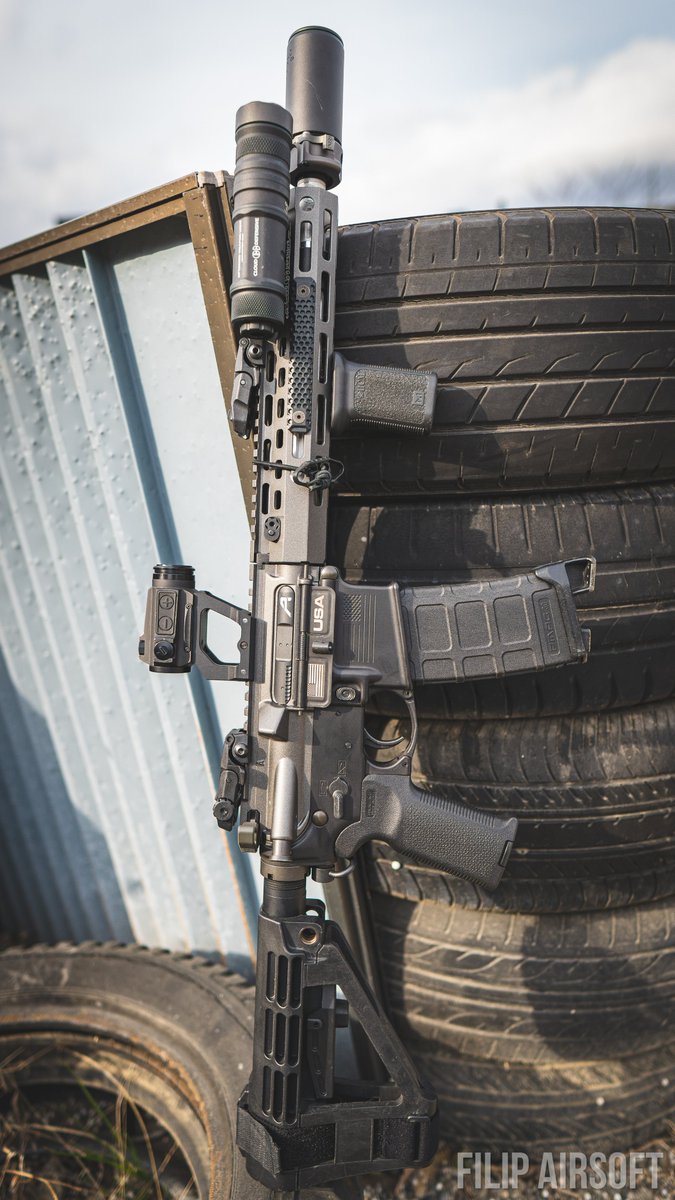 ブラストシールドが付いた銃は格好良い
