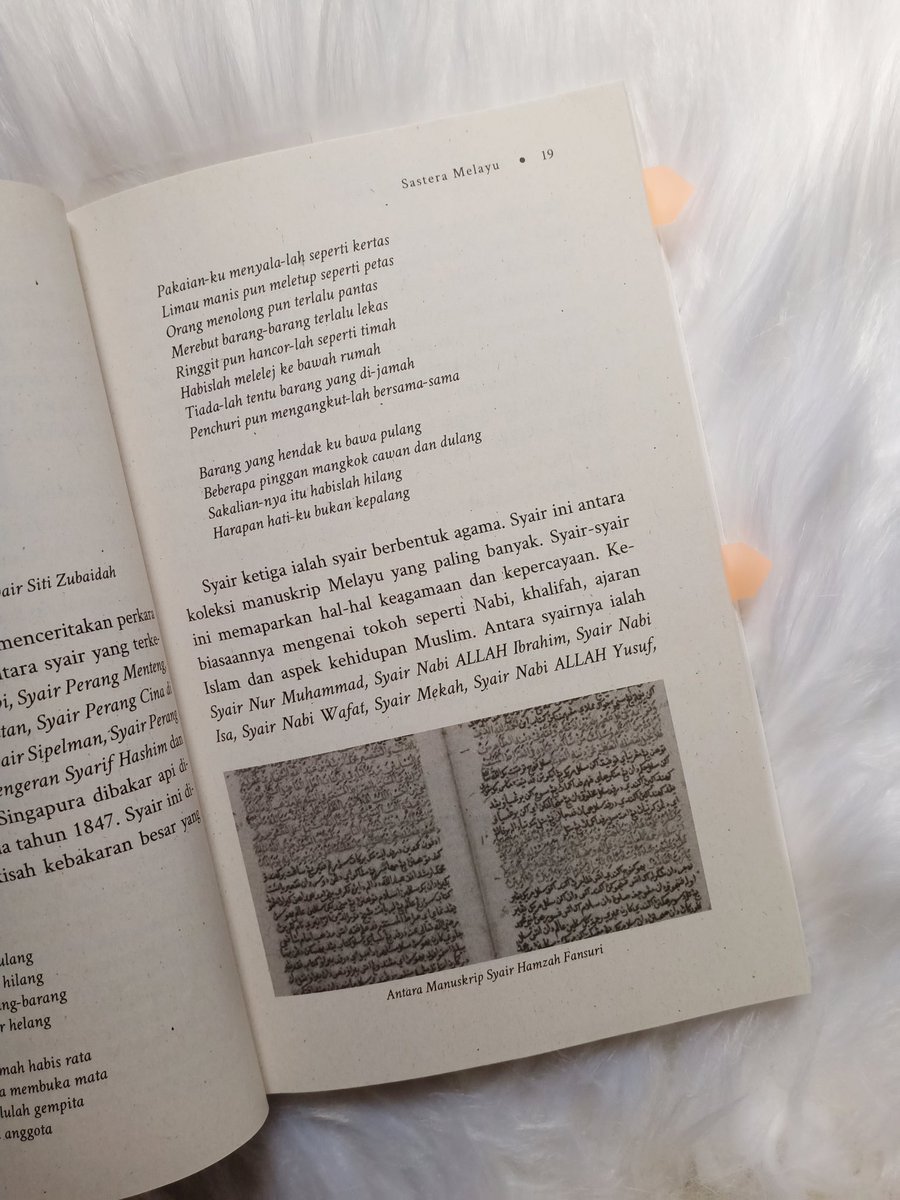 nadiasani_'s tweet photo. Bacaan pagi ini🌤
Hampir 20k manuskrip Melayu bertebaran di dunia terutama di Eropah. Waktu zaman penjajahan dulu sarjana barat/pentadbir British bukan saja kaji, malah ambil terus manuskrip purba org Melayu di rumah pembesar/istana dan bawa pulang ke negara mereka. https://t.co/BjNtpq8SmA