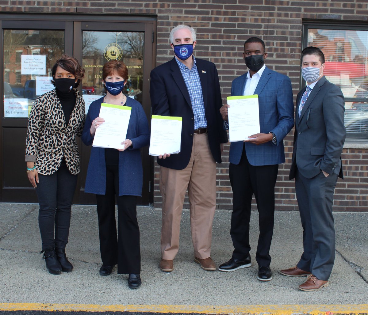 .<a href="/ALBChiefAuditor/">Albany Chief City Auditor, Dr. Dorcey Applyrs</a>, <a href="/DariusForAlbany/">Darius Shahinfar</a>, <a href="/C_Ellis4albany/">Corey Ellis Mayoral Candidate</a>, and I have submitted more than 2,000 signatures to secure our position in the #Albany Democratic Primary - more than six times the minimum required.