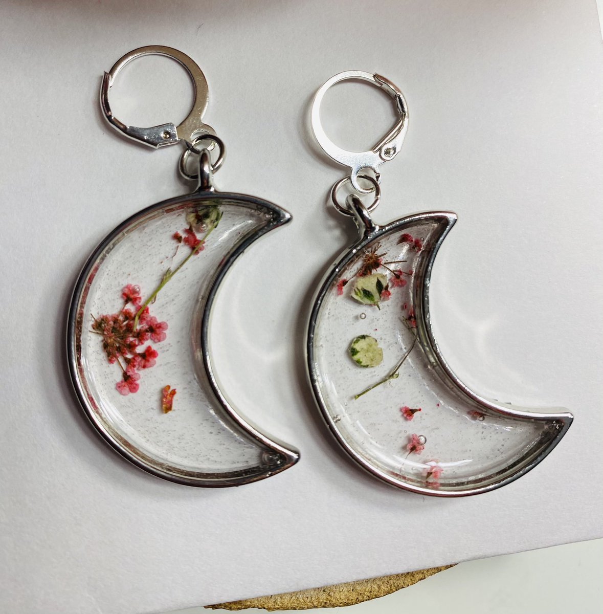 JourneytoSelfJS's tweet photo. Moon earrings anyone?! ✨🌙 

Link- https://t.co/V6Cx3uccsv 

All orders will be shipped out tomorrow 😍✨🌷🤗 https://t.co/ycM10Ghmpj