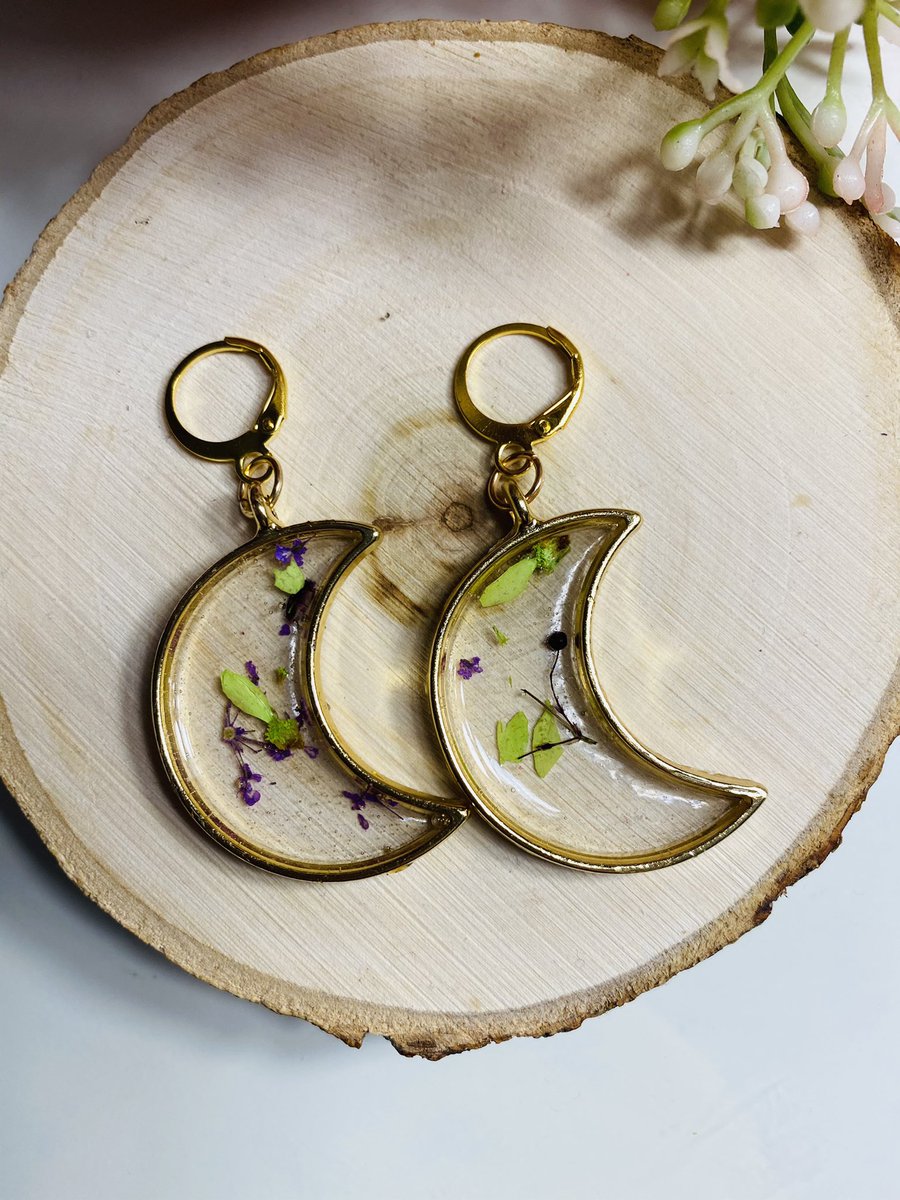 JourneytoSelfJS's tweet photo. Moon earrings anyone?! ✨🌙 

Link- https://t.co/V6Cx3uccsv 

All orders will be shipped out tomorrow 😍✨🌷🤗 https://t.co/ycM10Ghmpj