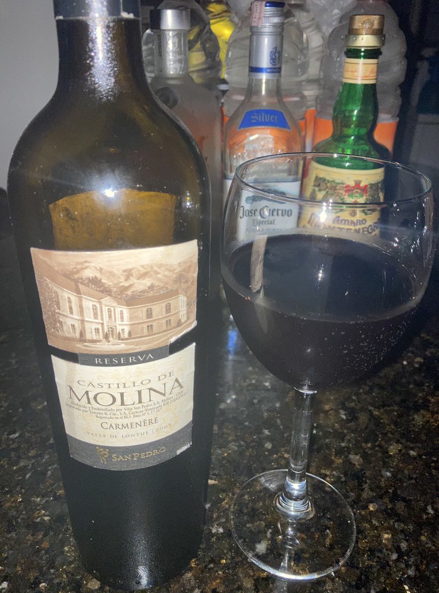 AvisVerde's tweet photo. He leído a tuiteros(as) preguntando cuáles placeres disfrutamos más en la vida... Uno de los Top5 más divinos para mi es disfrutar de un excelente vino Reserva especialmente Carmenere (mi preferido), escuchando fabulosa música, y con una divina compañía... 🍷🍷🎼🥰 https://t.co/DArYHFML7M