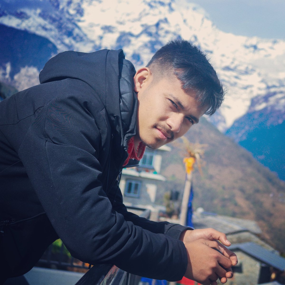 बिहानिको किरण सङ्गै मेरो फोटो घान्द्रुकमा