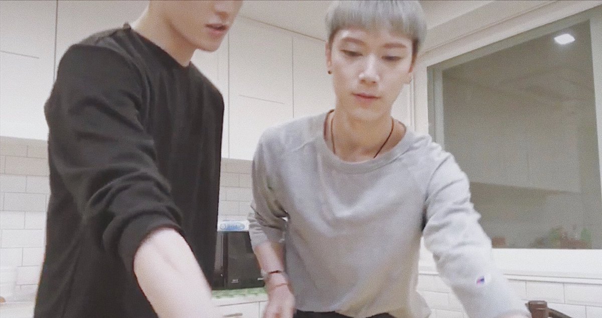 ywnpsk's tweet photo. ขาดหวานยังพอทนได้ ขาดเทอล์ไปพี่แย่แน่เลย 

#Taeten https://t.co/rk3OPrfdA7