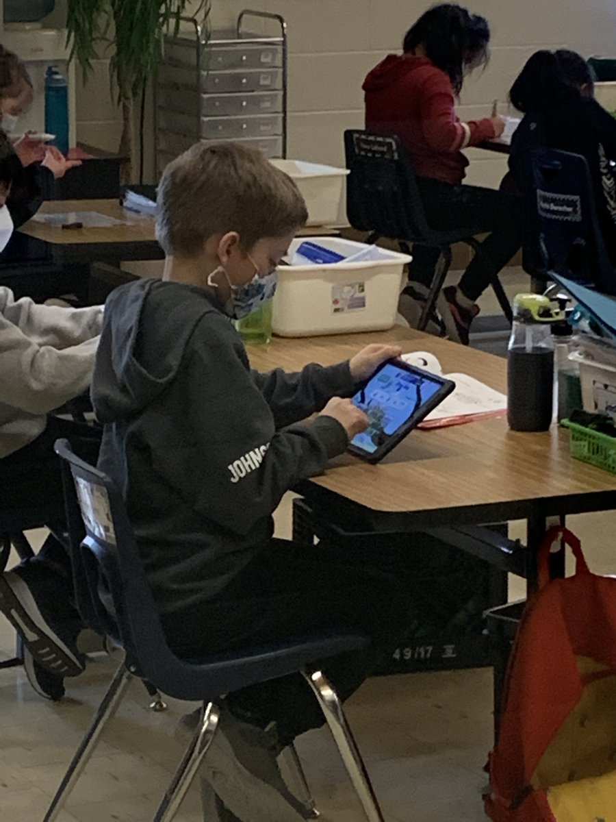 l_burym's tweet photo. Was a great day getting to watch/listen to the littles and the bigs engaged in their learning today! Ss in science “I feel so smart today, this is really cool way better than online” #pssdknows #sidebyside https://t.co/cXZxhPxUpQ