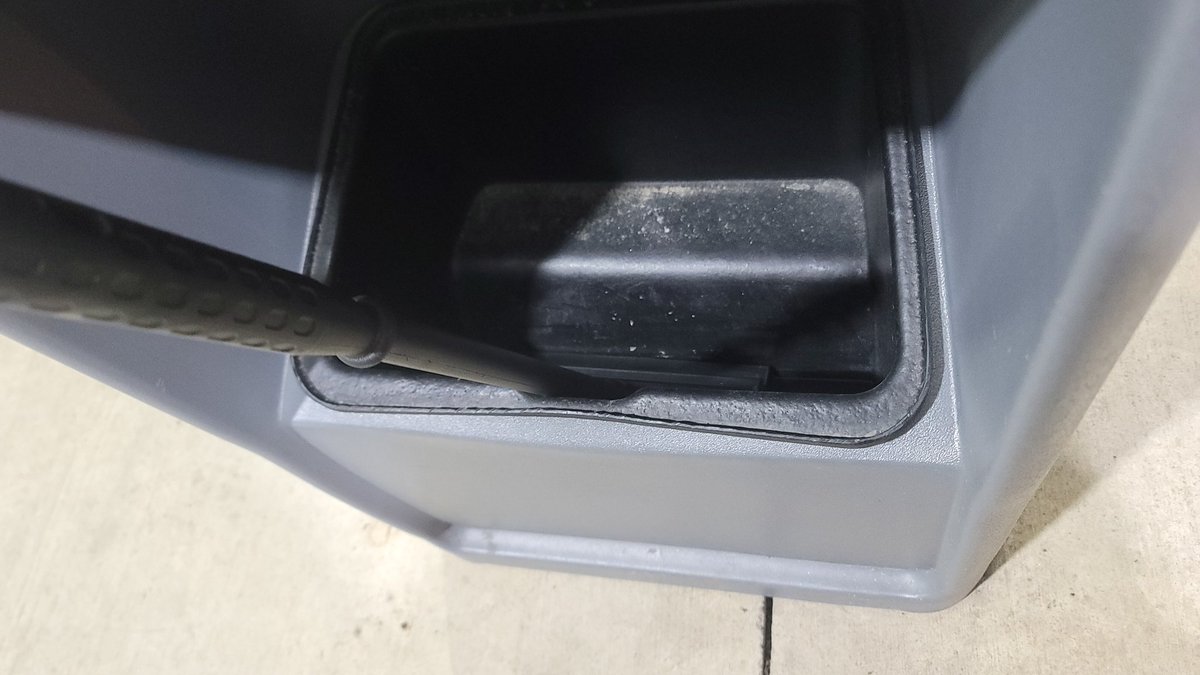 clintgossman's tweet photo. @CircleKMidwest Last time store 2420 provided window wash fluid at the pump was late Fall 2020. Been out ever since. https://t.co/JueaxwmKCR