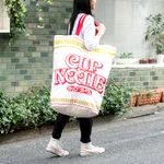 これで注目の的に!？でかいカップヌードルを持ってるように見えるエコバッグ!
