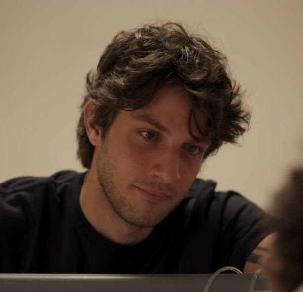 fallsmallu's tweet photo. felizmente apaixonada por Chay Suede desde rebeldes 🙏🏻❤️ https://t.co/qkAmeEKUDb
