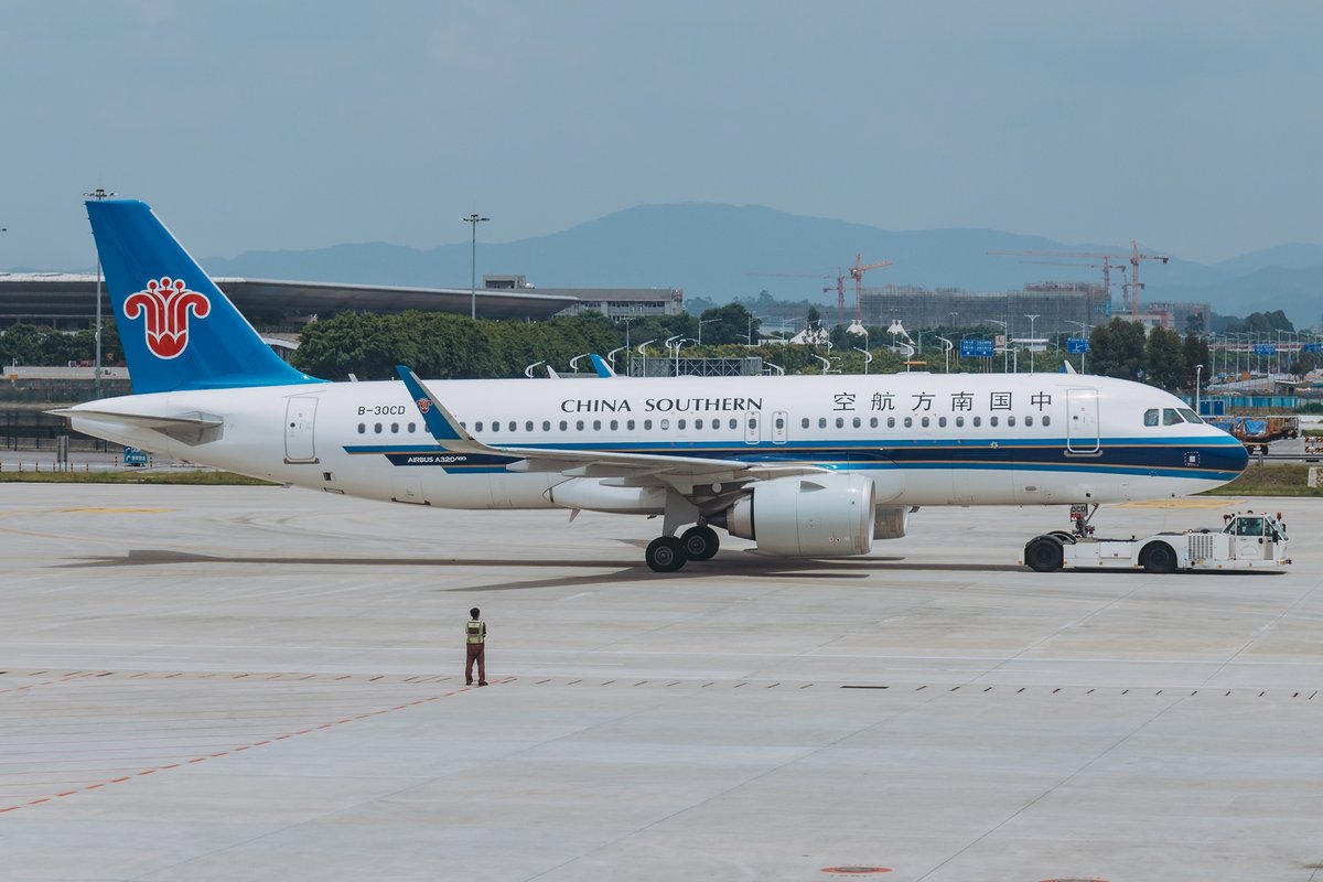 CSAIRGlobal's tweet photo. Our maintenance technician and his buddy on the tarmac. #csairCamera https://t.co/OQNdAS2Qli